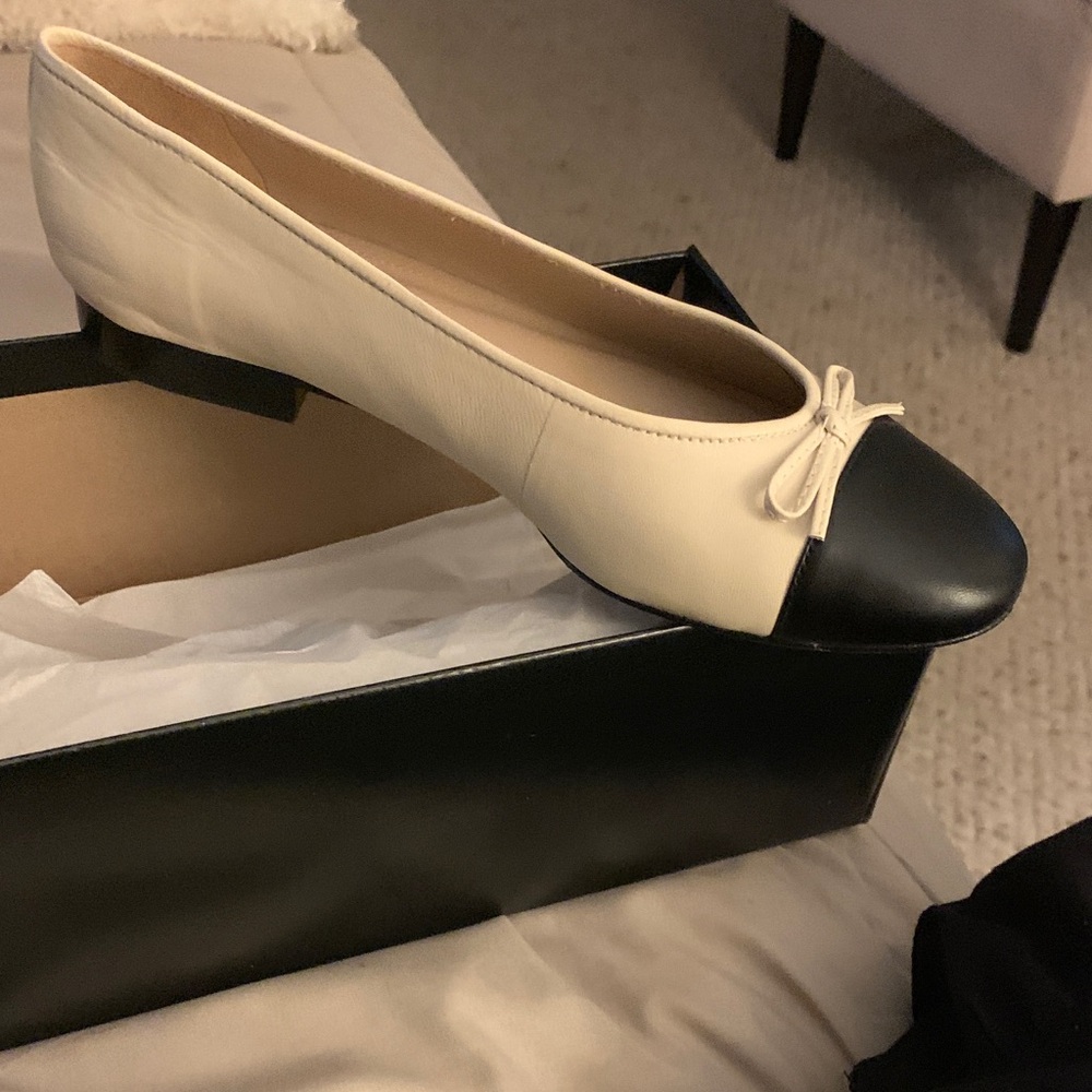 Saks Fifth Avenue Black and Cream ballet flats
